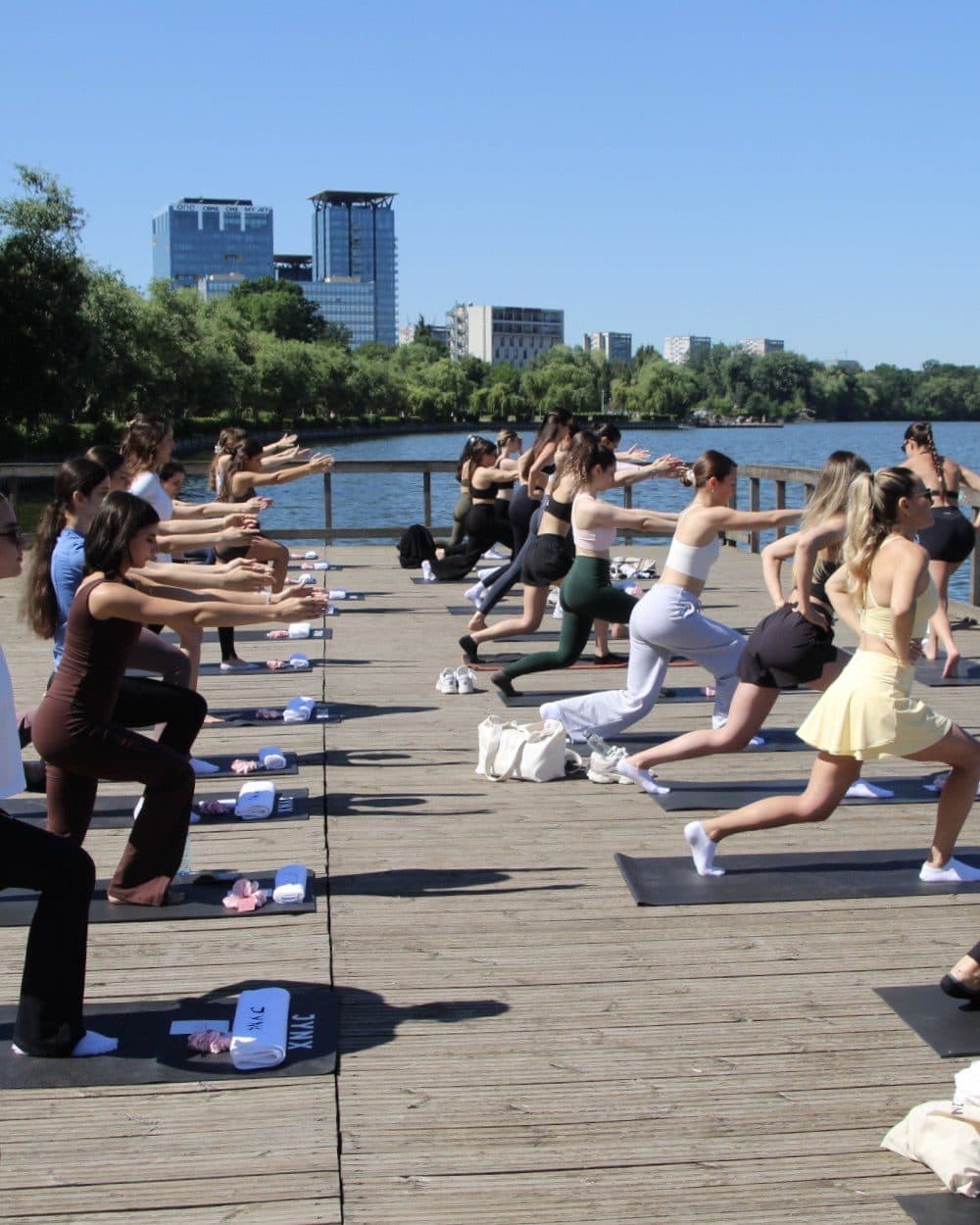 De la Pilates by the lake