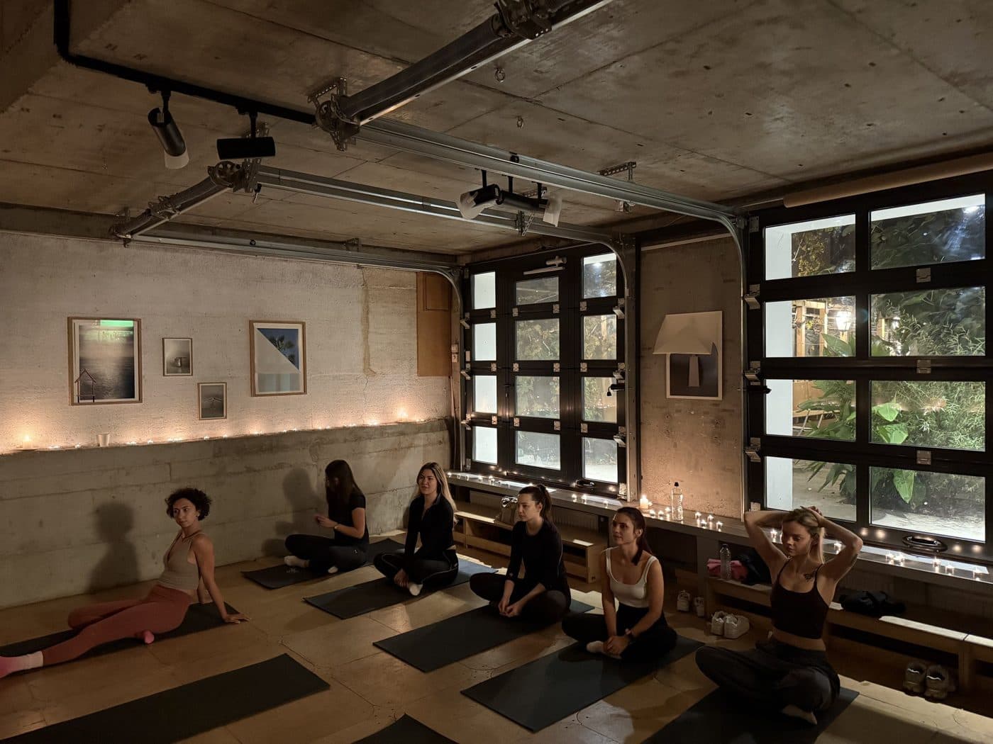 Candle Pilates by POISE: fotografie 2 din atmosfera evenimentului